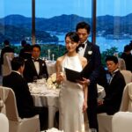 日本語訳  妻が私の昇進記念パーティーで父にワインをぶちまけた。だが、一塊の古い懐中時計が、会場全体を静まり返らせた。