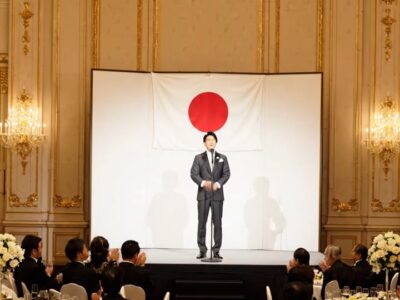 一度私から離れた母親の世話をするように家族が私に頼んだ夜 35時、私は静かな診療室に座り、手の下にペーパーガウンとフォルダいっぱいの理解不能な単語を抱えていた。 医者の声は優しかった。 そのおかげで、どういうわけか悪化した。 「マヤ」彼は言った、「私たちは急いで動く必要がある。 ” 歩道から立ち上がる夏の暑さと、携帯が手に震え、頭の中で