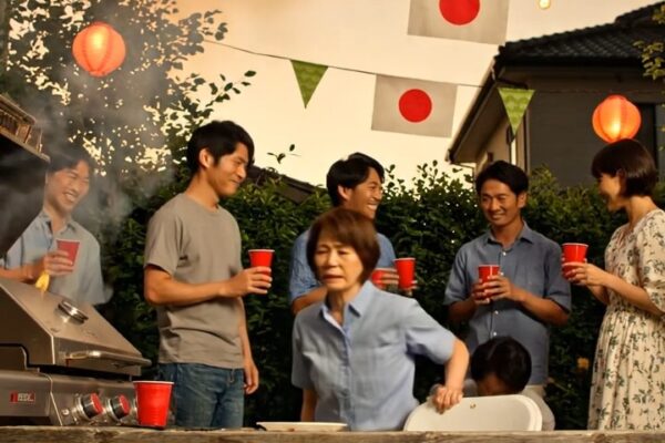 家族とのバーベキューという、どこにでもある幸せな夏の午後の光景。しかし、息子に椅子を奪われ、芝生に転がり落ちたその瞬間、私の心の中で長年静かに積もり積もっていた「ある感情」が決壊しました。