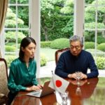 私の兄は毎月20,000ドルを送金していた――しかし私は教会からの食料支援で食いつないでいた。ある日のノックが、すべてを変えるまでは。