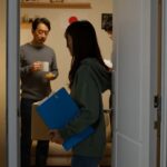 日本語訳 両親には空き部屋が2つあった。私が寝る場所もなかったあの夜に……10年後、彼らは弟を「助ける」ために私を家族の夕食会に招待した。私が部屋全体を凍りつかせる「あるもの」を持ってくるとは知らずに